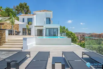 7 bedroom House for Sale in Elviria