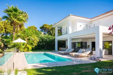 6 bedroom House for Sale in Artola