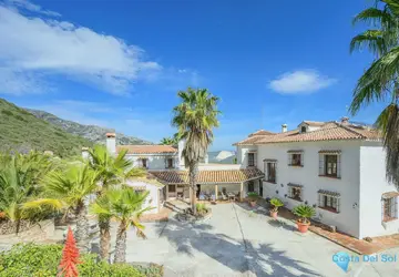 8 bedroom House for Sale in Ojén
