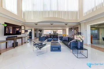 5 bedroom Apartment for Sale in Nueva Andalucía-43789