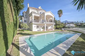 7 bedroom House for Sale in Nueva Andalucía