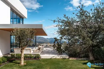 6 bedroom House for Sale in La Mairena-44304