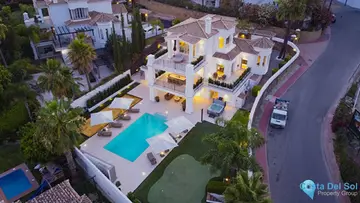6 bedroom House for Sale in Nueva Andalucía-44428