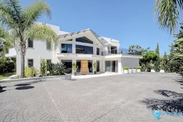 5 bedroom House for Sale in Nueva Andalucía