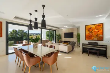 6 bedroom House for Sale in Nueva Andalucía-44625