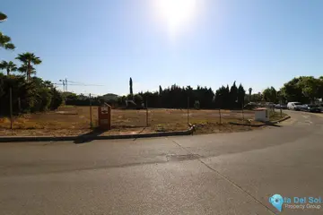 2200m2 Plot for Sale in The Golden Mile