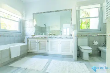 4 bedroom House for Sale in Sierra Blanca-44670
