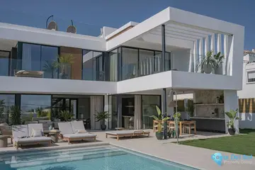 4 bedroom House for Sale in Marbesa