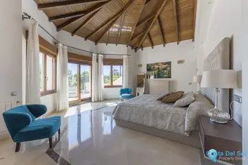 6 bedroom House for Sale in Nueva Andalucía-44913