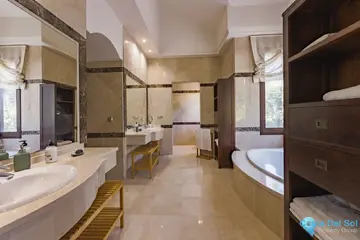6 bedroom House for Sale in Nueva Andalucía-44915
