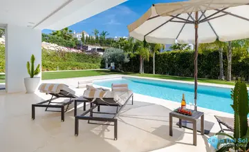 6 bedroom House for Sale in Nueva Andalucía-44944
