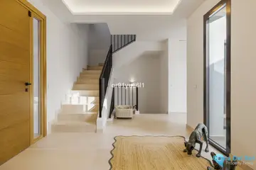 4 bedroom House for Sale in The Golden Mile-44960