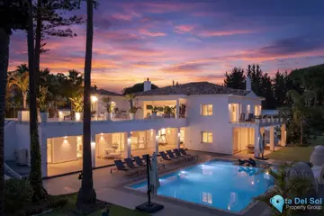 6 bedroom House for Sale in Atalaya