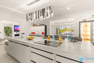 6 bedroom House for Sale in Atalaya-45128