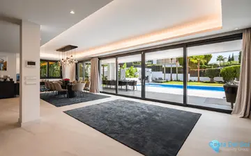 7 bedroom House for Sale in Nueva Andalucía-45148