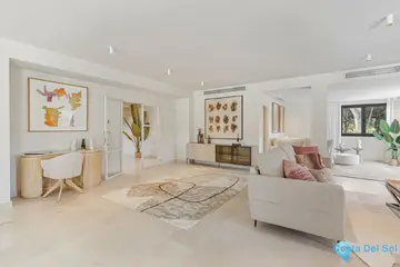 7 bedroom House for Sale in Hacienda Las Chapas-45180