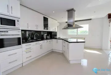 6 bedroom House for Sale in San Pedro de Alcántara-45210
