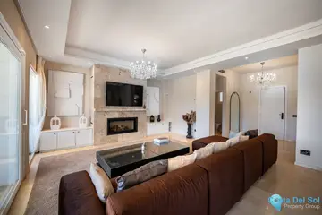 6 bedroom House for Sale in Nueva Andalucía-45269