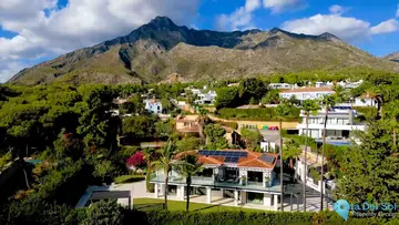 5 bedroom House for Sale in The Golden Mile