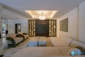 5 bedroom House for Sale in Nueva Andalucía-45300