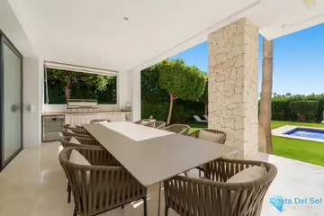 6 bedroom House for Sale in Nueva Andalucía-45318
