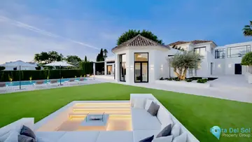 5 bedroom House for Sale in Aloha