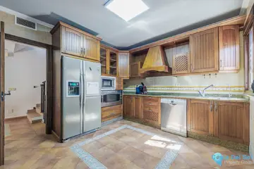 6 bedroom House for Sale in Puerto de la Torre-83500