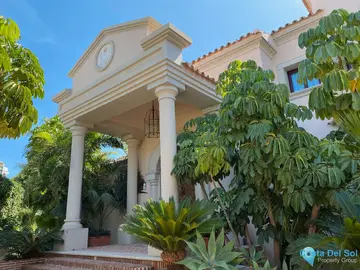 5 bedroom House for Sale in Los Flamingos