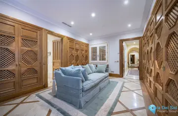 6 bedroom House for Sale in San Roque Club-46003