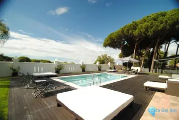 8 bedroom House for Sale in Cabopino-46025
