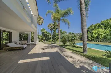 6 bedroom House for Sale in Guadalmina Baja-46030