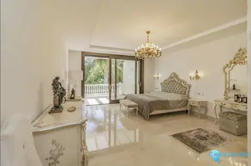 6 bedroom House for Sale in Guadalmina Baja-46038