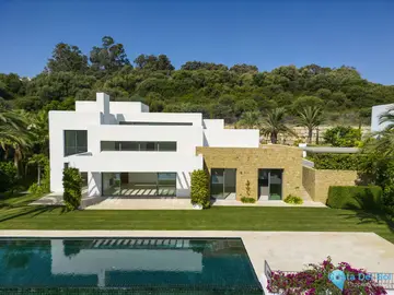 5 bedroom House for Sale in Casares