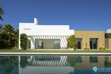 5 bedroom House for Sale in Casares-46160
