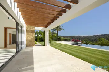 5 bedroom House for Sale in Casares-46162