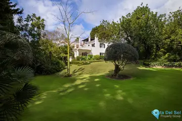 5 bedroom House for Sale in The Golden Mile-46200