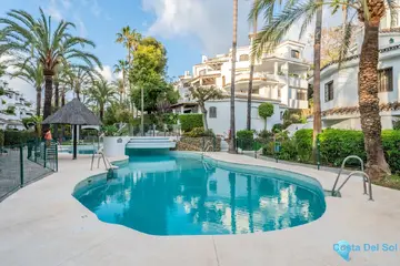 2 bedroom Apartment for Sale in Elviria