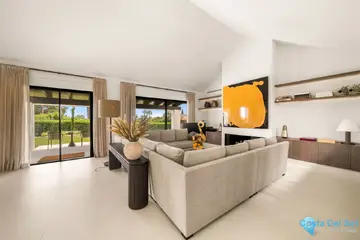 4 bedroom House for Sale in The Golden Mile-46404