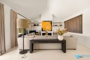 4 bedroom House for Sale in The Golden Mile-46405
