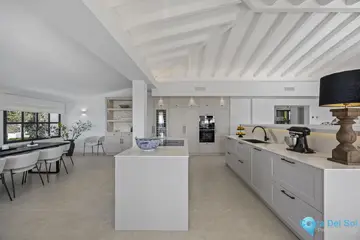 5 bedroom House for Sale in El Paraiso-46430