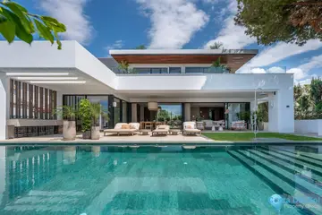 6 bedroom House for Sale in Marbesa