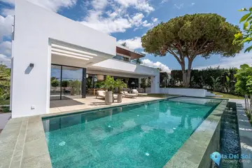 6 bedroom House for Sale in Marbesa-46549