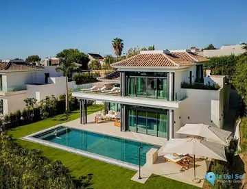 4 bedroom House for Sale in The Golden Mile