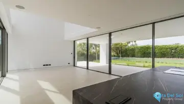 3 bedroom House for Sale in The Golden Mile-46933