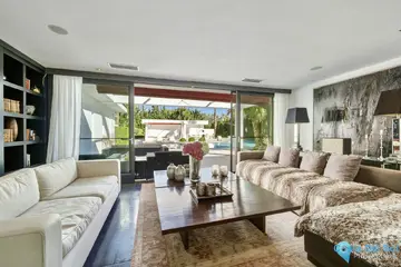 6 bedroom House for Sale in Guadalmina Baja