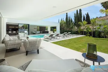 5 bedroom House for Sale in Marbella-47544