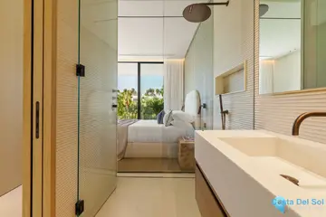 5 bedroom House for Sale in Marbella-47570