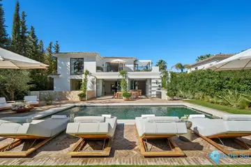 4 bedroom House for Sale in Nueva Andalucía
