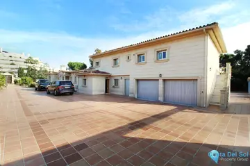 8 bedroom House for Sale in Guadalmina Baja-47638