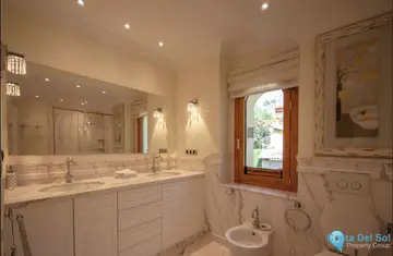 5 bedroom House for Sale in Sierra Blanca-47642